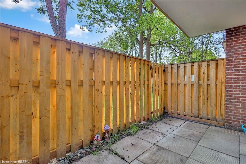 104-793 Colborne Street E, Brantford, ON - Outdoor With Exterior