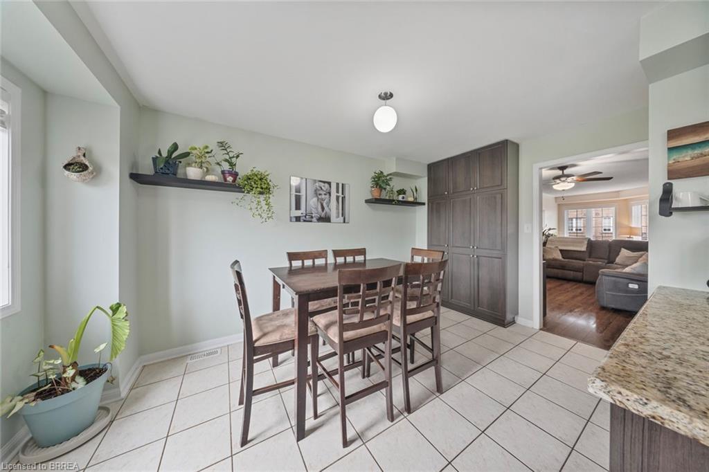 38-470 Beach Boulevard, Hamilton, ON - Indoor Photo Showing Dining Room