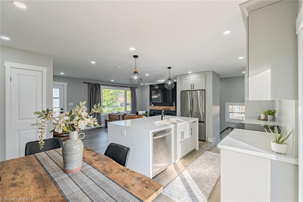 14 Montour Place, Brantford, ON - Indoor