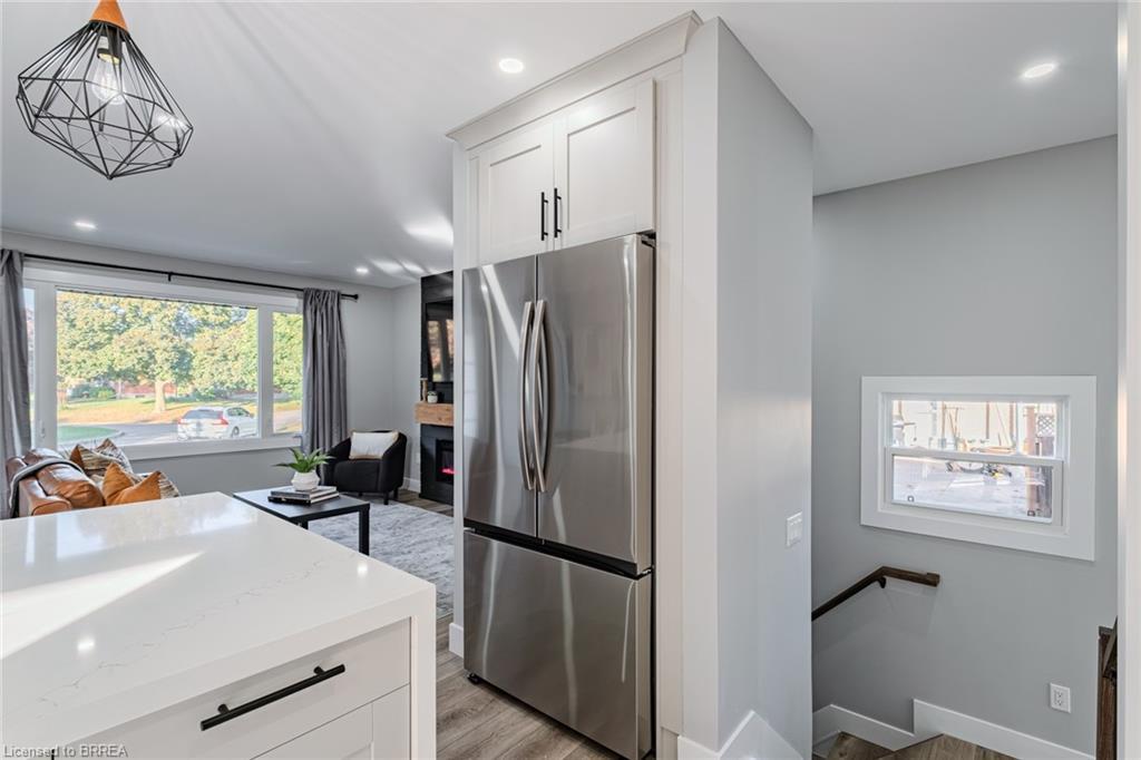 14 Montour Place, Brantford, ON - Indoor Photo Showing Kitchen