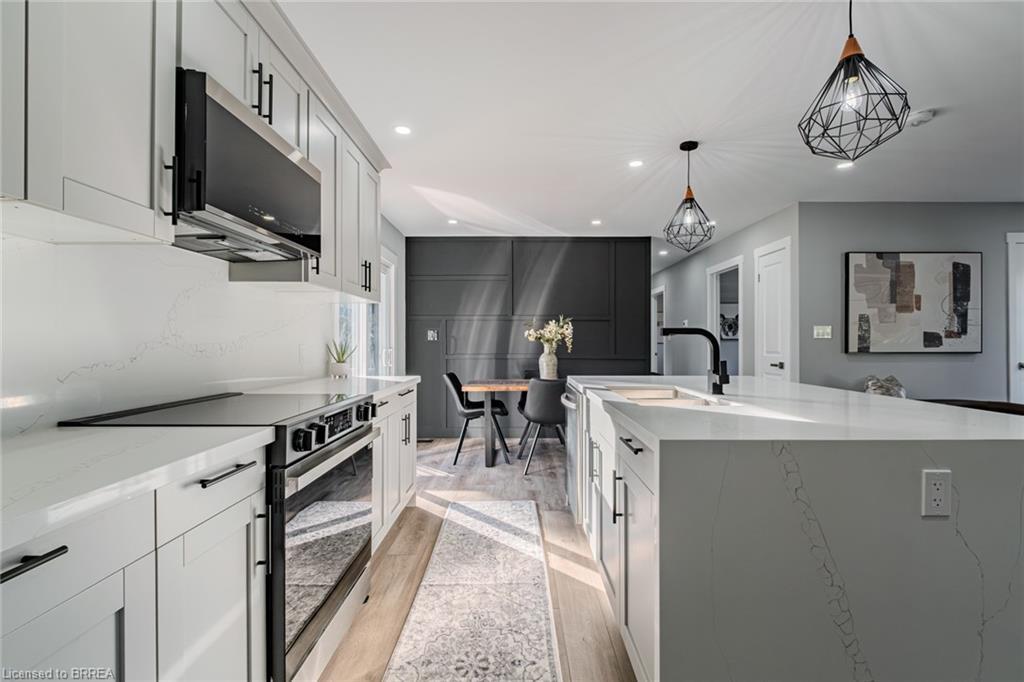 14 Montour Place, Brantford, ON - Indoor Photo Showing Kitchen With Upgraded Kitchen