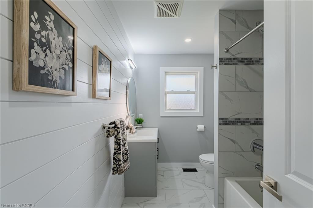 14 Montour Place, Brantford, ON - Indoor