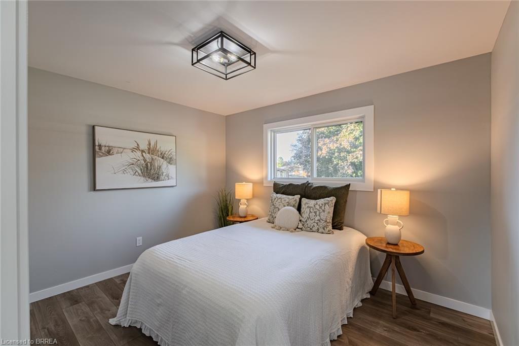 14 Montour Place, Brantford, ON - Indoor Photo Showing Bedroom