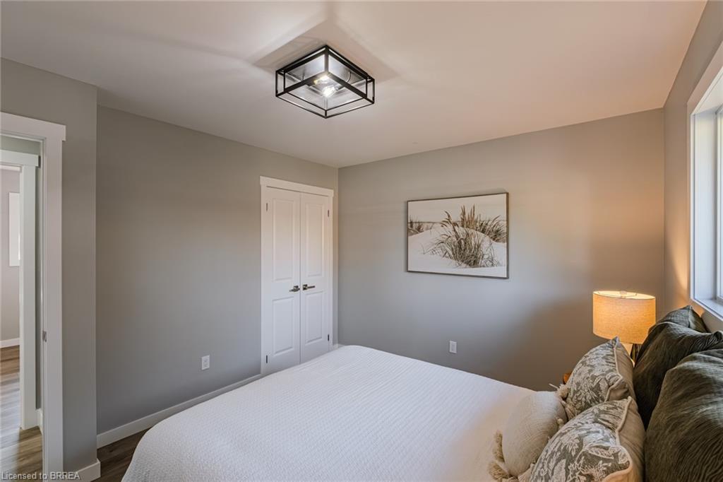 14 Montour Place, Brantford, ON - Indoor Photo Showing Bedroom