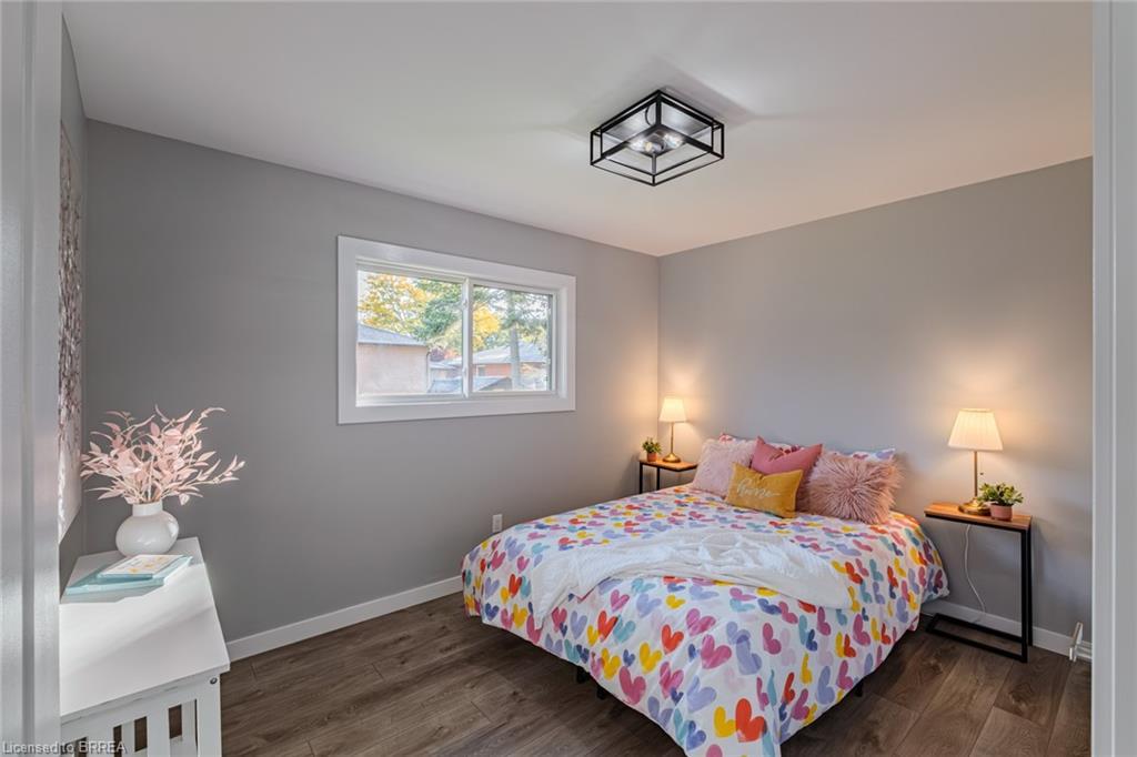 14 Montour Place, Brantford, ON - Indoor Photo Showing Bedroom