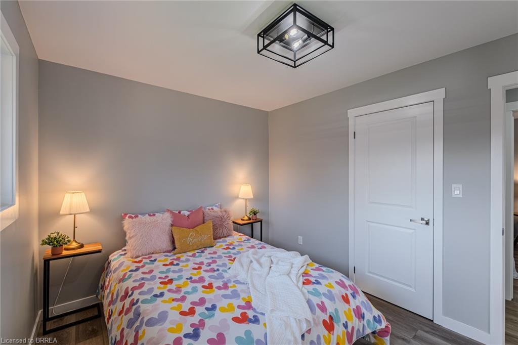 14 Montour Place, Brantford, ON - Indoor Photo Showing Bedroom