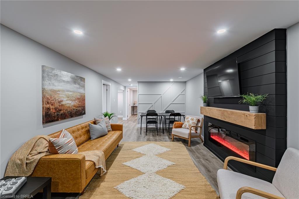 14 Montour Place, Brantford, ON - Indoor With Fireplace