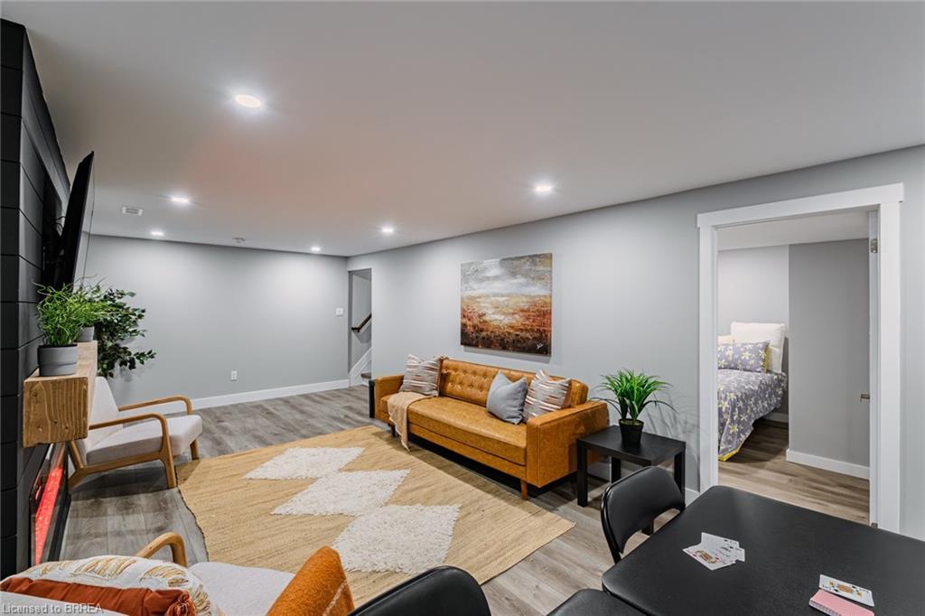 14 Montour Place, Brantford, ON - Indoor