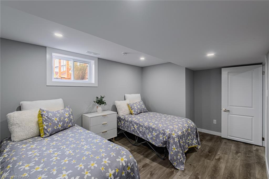 14 Montour Place, Brantford, ON - Indoor Photo Showing Bedroom