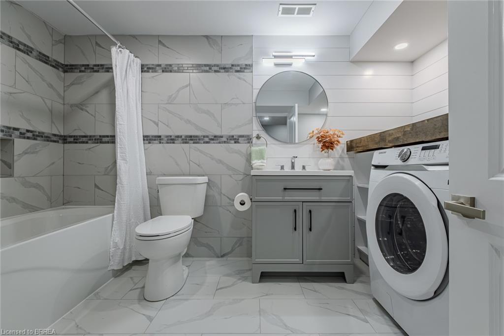 14 Montour Place, Brantford, ON - Indoor Photo Showing Laundry Room