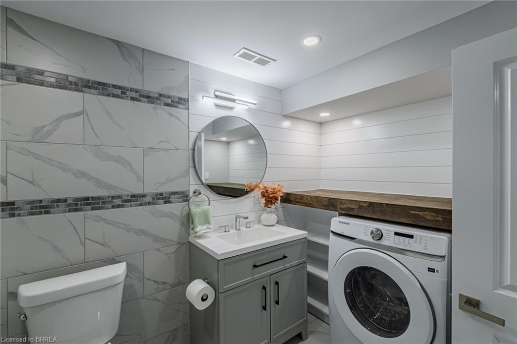 14 Montour Place, Brantford, ON - Indoor Photo Showing Laundry Room