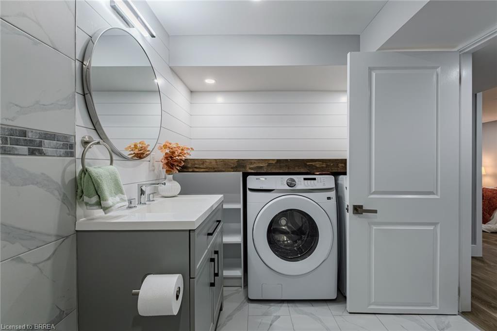 14 Montour Place, Brantford, ON - Indoor Photo Showing Laundry Room