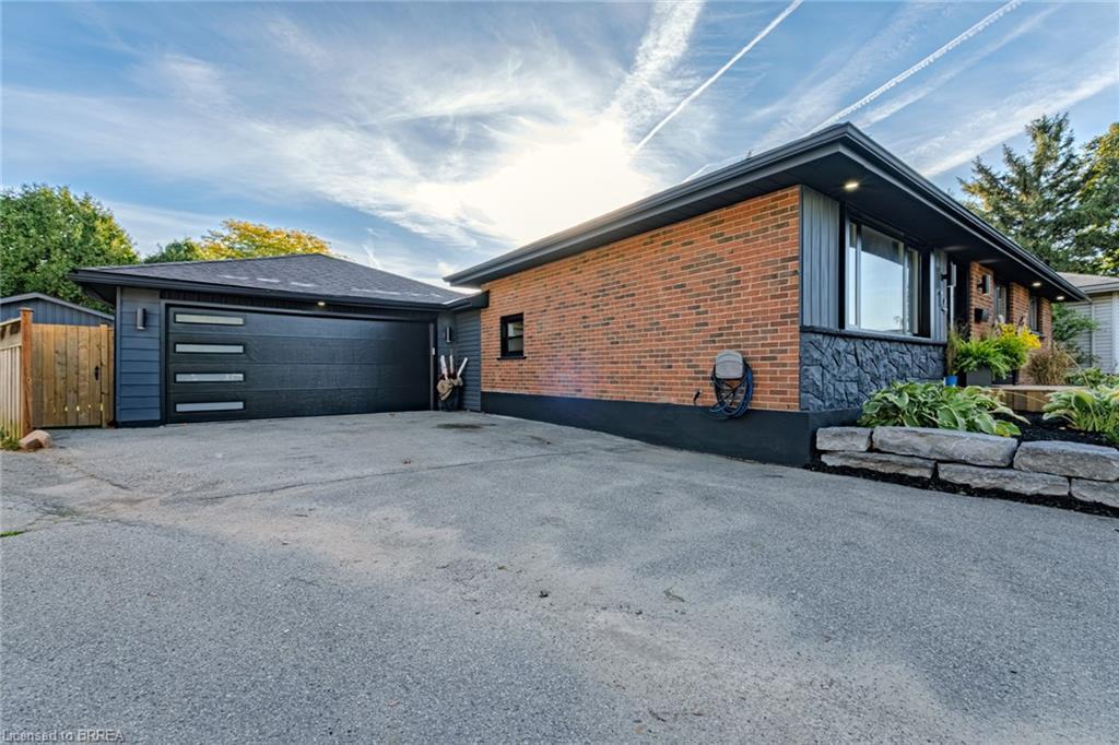 14 Montour Place, Brantford, ON - Outdoor With Exterior