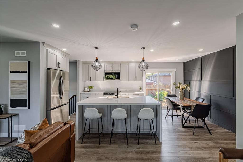 14 Montour Place, Brantford, ON - Indoor Photo Showing Kitchen With Stainless Steel Kitchen With Upgraded Kitchen