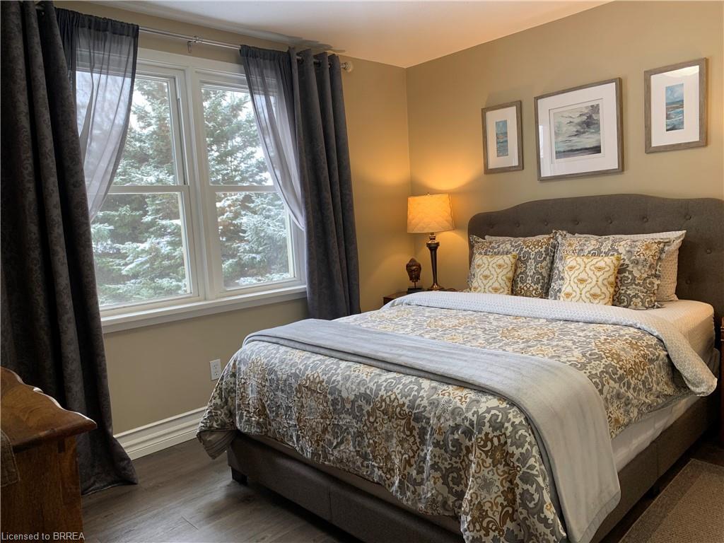 2532 Governors Road, Lynden, ON - Indoor Photo Showing Bedroom
