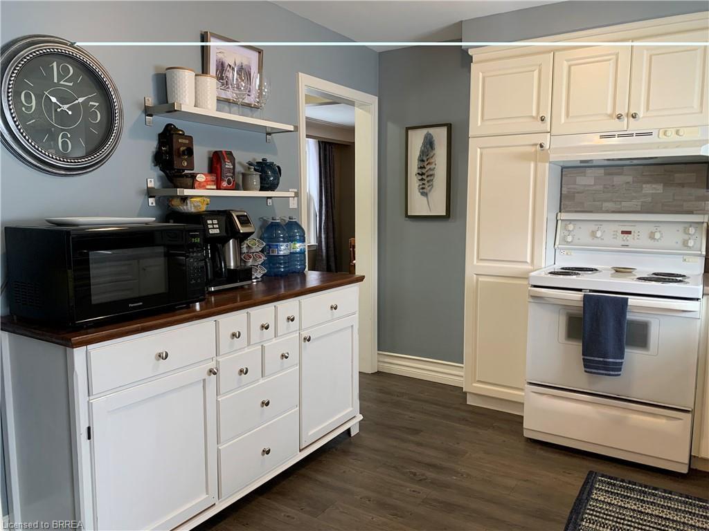 2532 Governors Road, Lynden, ON - Indoor Photo Showing Kitchen