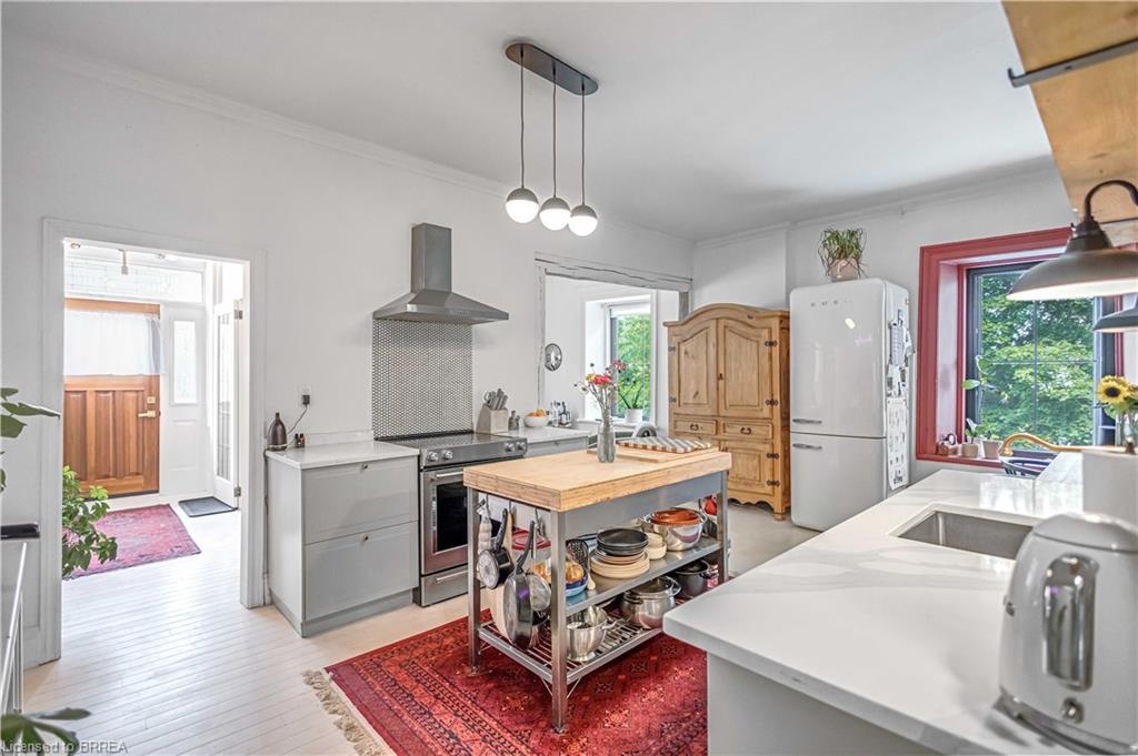 57 Main Street, Paris, ON - Indoor Photo Showing Kitchen