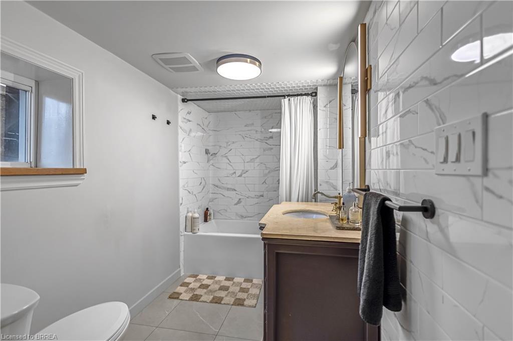 57 Main Street, Paris, ON - Indoor Photo Showing Bathroom