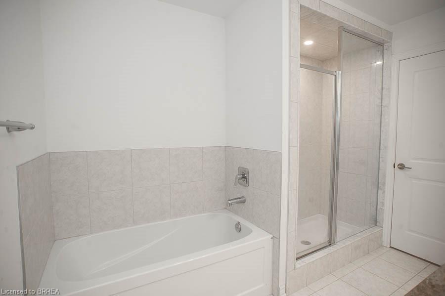 7 Poole Street, Brantford, ON - Indoor Photo Showing Bathroom