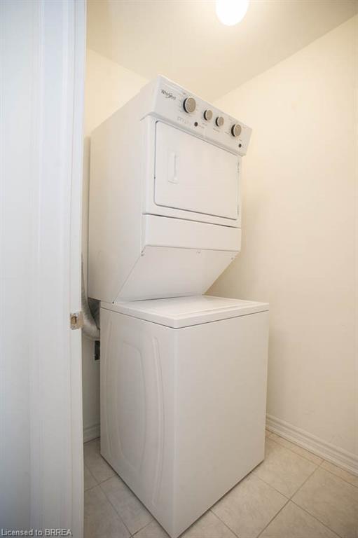 7 Poole Street, Brantford, ON - Indoor Photo Showing Laundry Room
