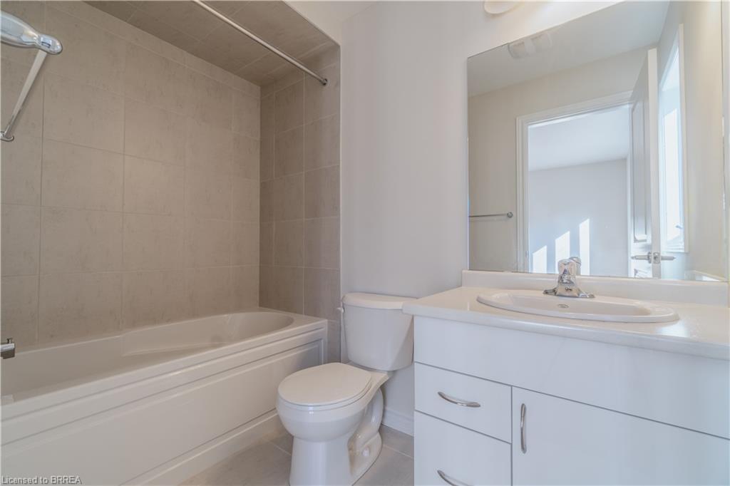 81-620 Colborne Street W, Brantford, ON - Indoor Photo Showing Bathroom