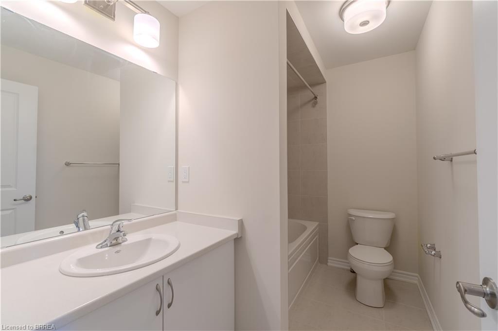 81-620 Colborne Street W, Brantford, ON - Indoor Photo Showing Bathroom