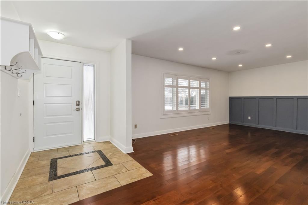 10 Albemarle Street, Brantford, ON - Indoor Photo Showing Other Room