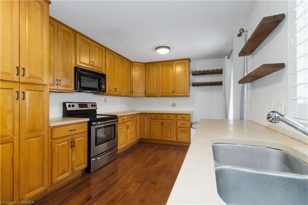10 Albemarle Street, Brantford, ON - Indoor Photo Showing Kitchen
