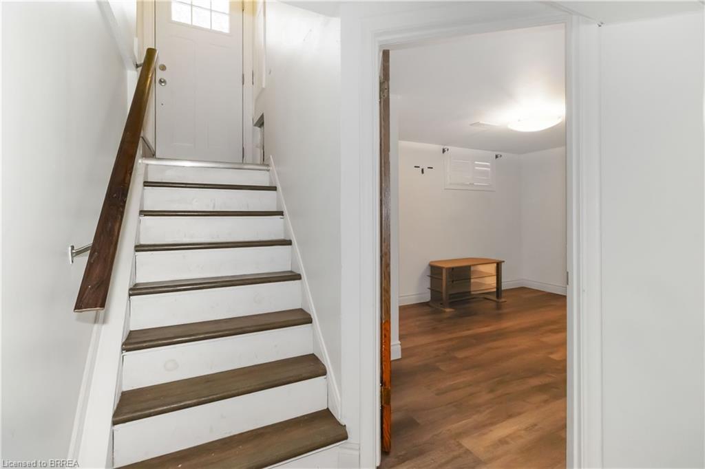 10 Albemarle Street, Brantford, ON - Indoor Photo Showing Other Room