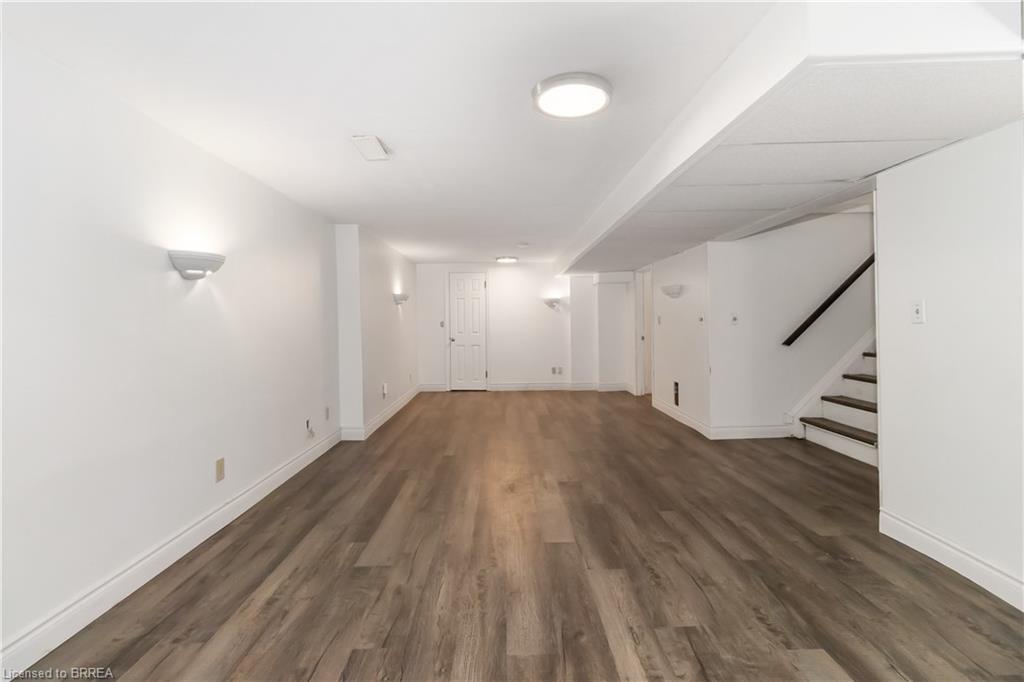 10 Albemarle Street, Brantford, ON - Indoor Photo Showing Other Room