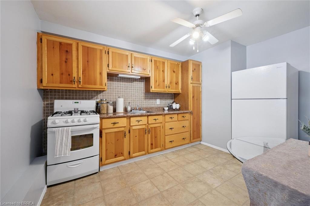 11 Hill Avenue, Brantford, ON - Indoor Photo Showing Kitchen