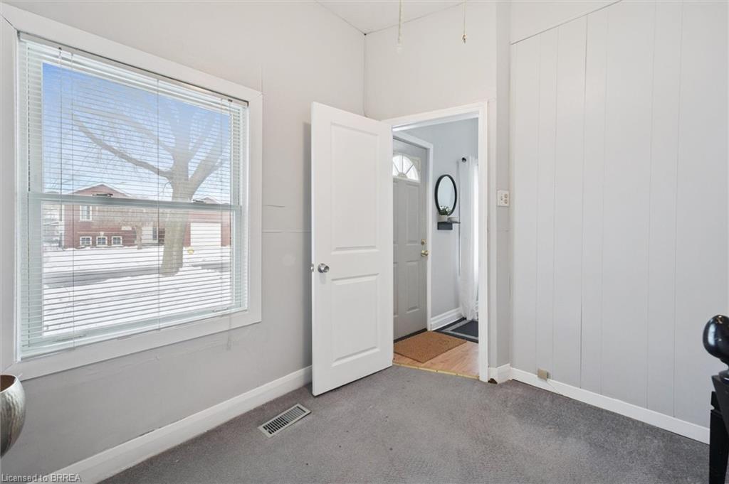 11 Hill Avenue, Brantford, ON - Indoor Photo Showing Other Room