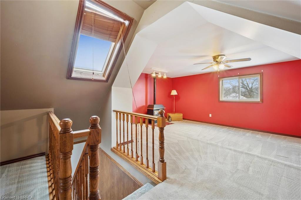 11 Hill Avenue, Brantford, ON - Indoor Photo Showing Other Room