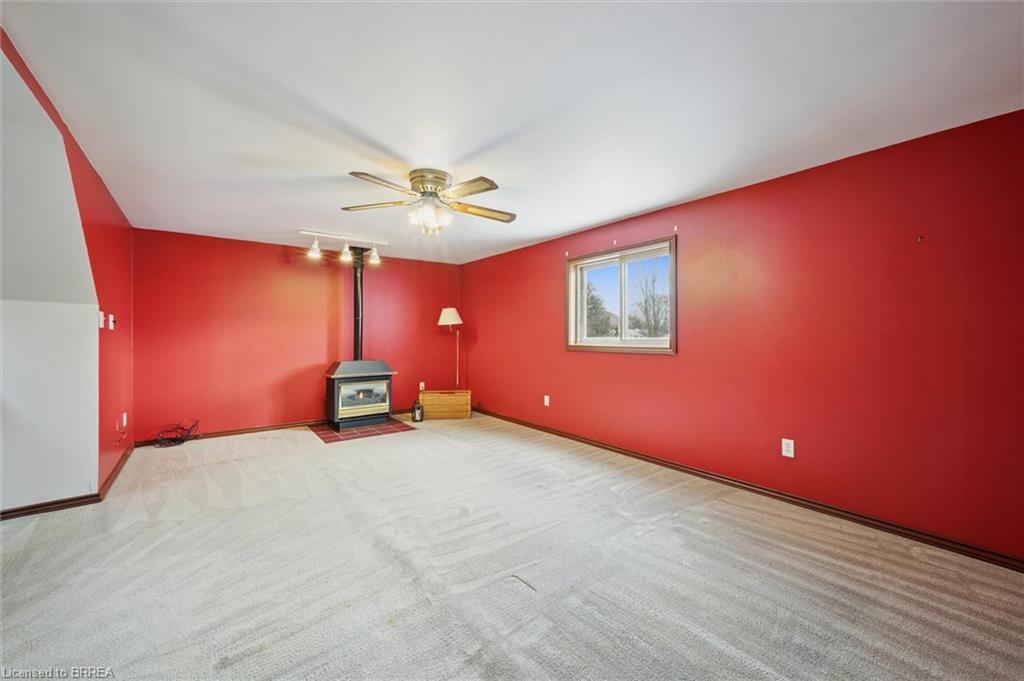 11 Hill Avenue, Brantford, ON - Indoor Photo Showing Other Room