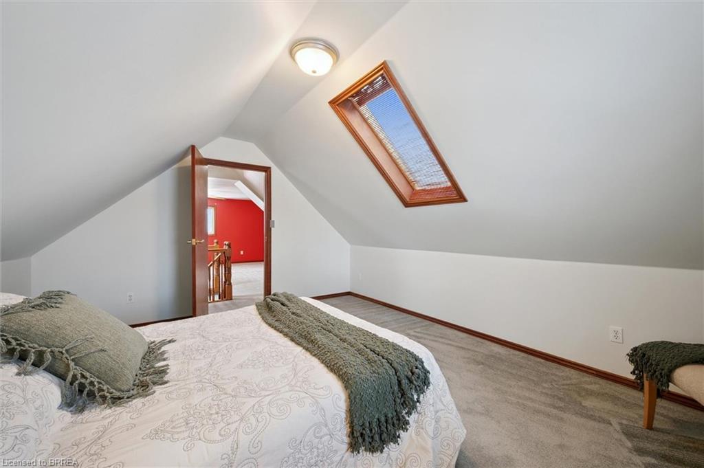 11 Hill Avenue, Brantford, ON - Indoor Photo Showing Bedroom