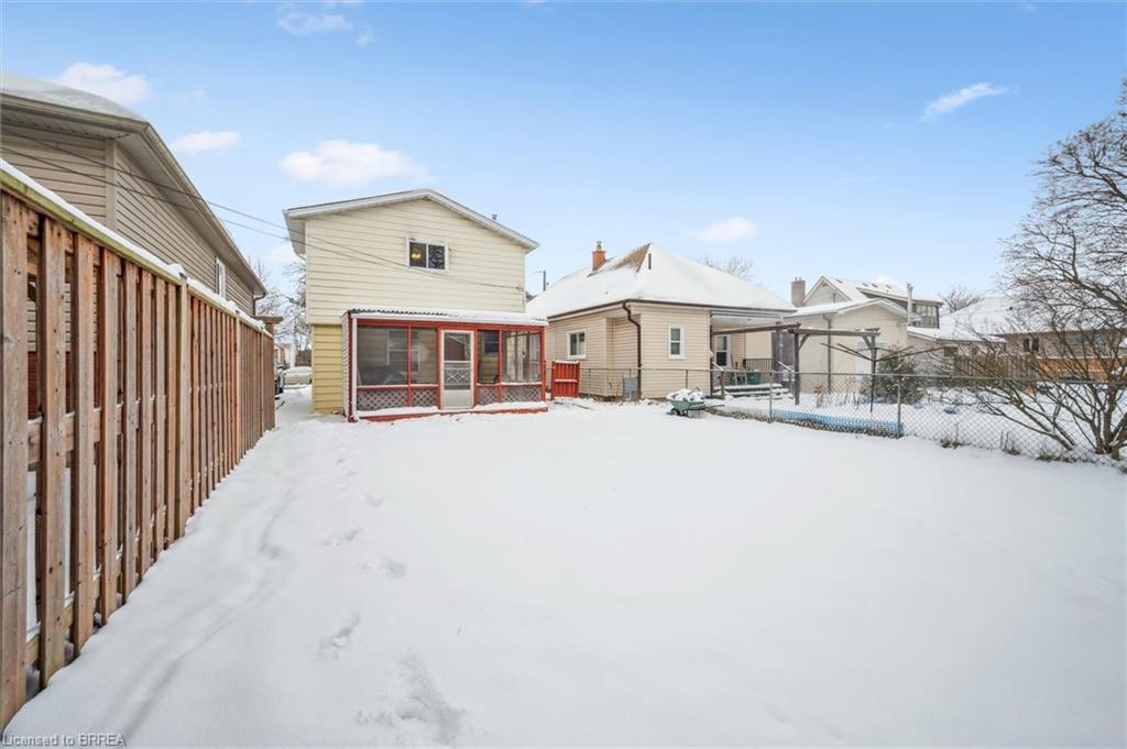 11 Hill Avenue, Brantford, ON - Outdoor