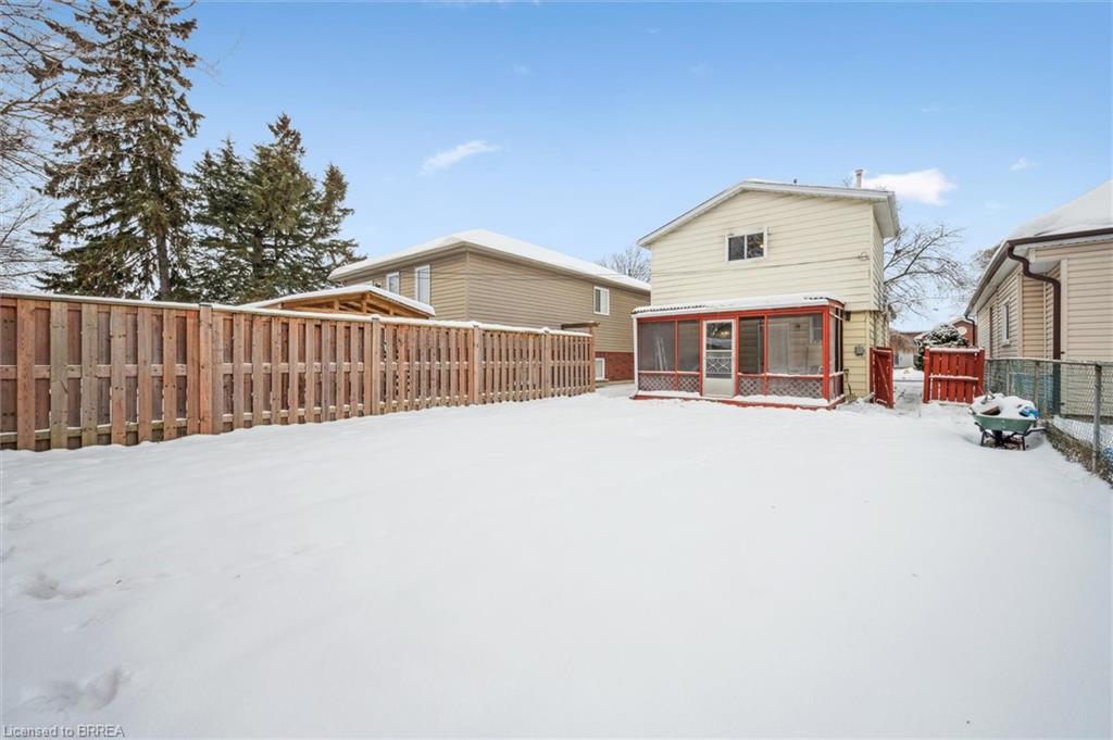 11 Hill Avenue, Brantford, ON - Outdoor