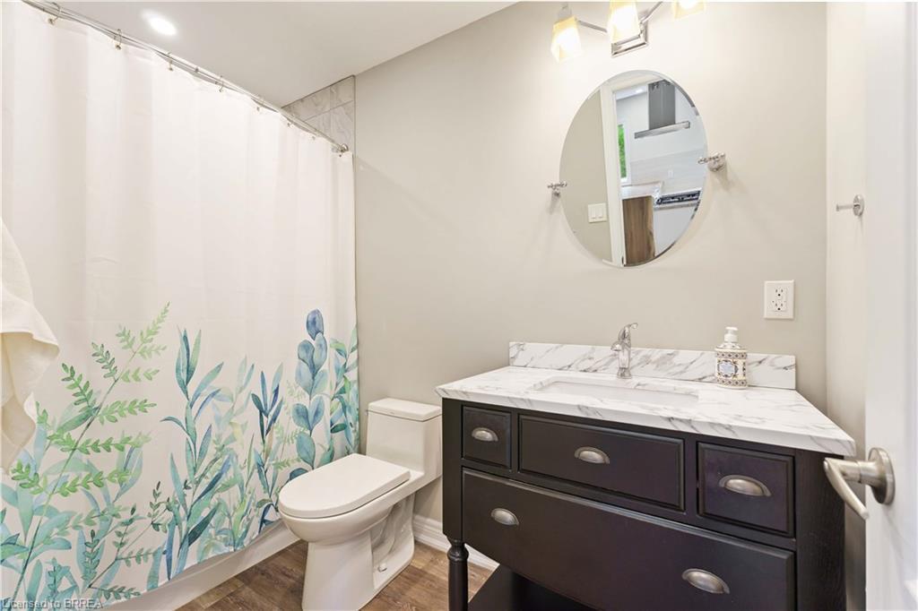Upper-4319 Arejay Avenue, Beamsville, ON - Indoor Photo Showing Bathroom