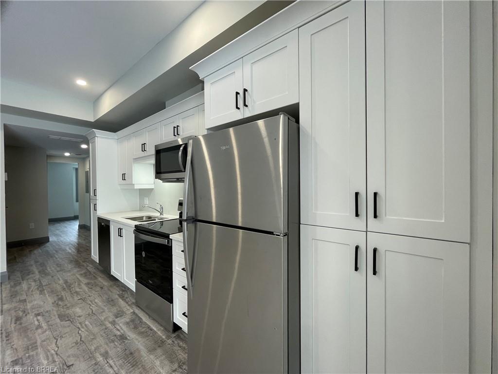 202-600 Norfolk Street, Simcoe, ON - Indoor Photo Showing Kitchen With Stainless Steel Kitchen