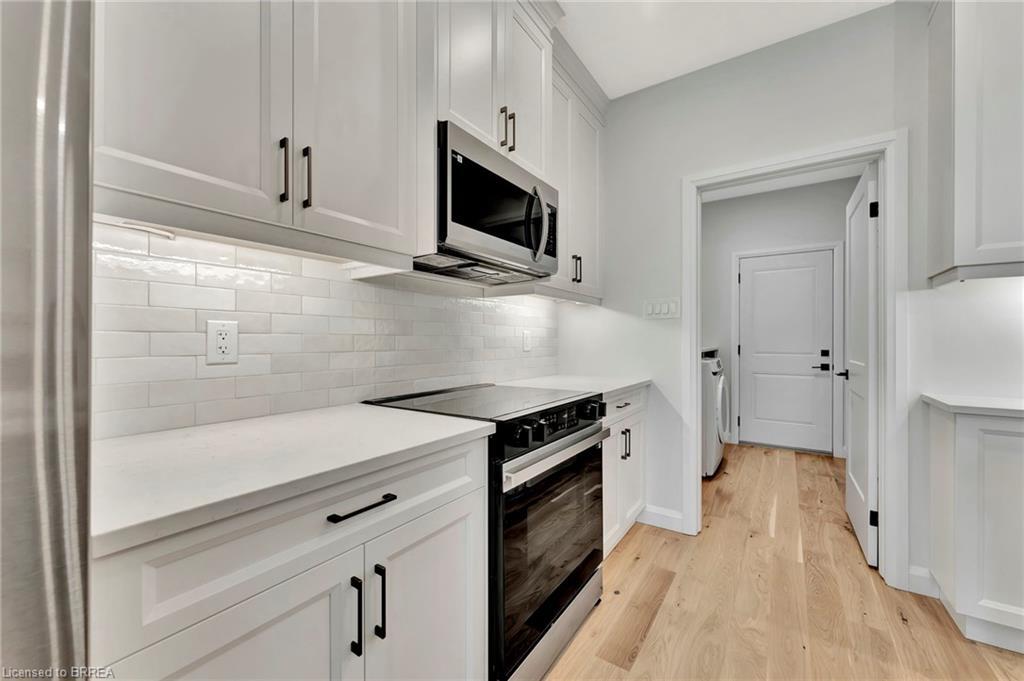 6 Patten Drive, St. George, ON - Indoor Photo Showing Kitchen With Upgraded Kitchen