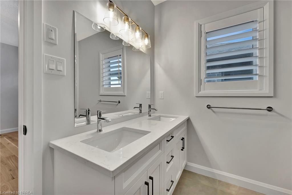 6 Patten Drive, St. George, ON - Indoor Photo Showing Bathroom