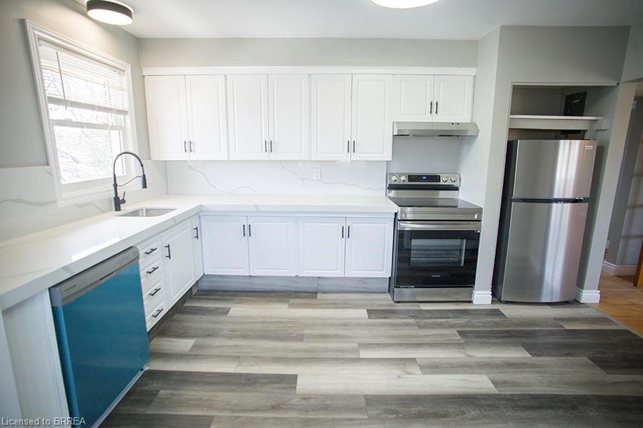 Upper-415 Chatham Street, Brantford, ON - Indoor Photo Showing Kitchen