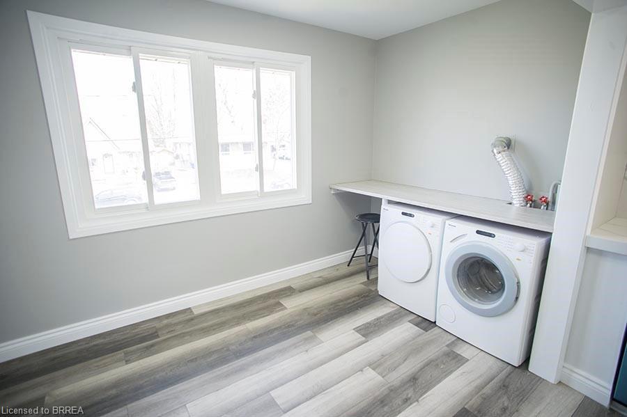 Upper-415 Chatham Street, Brantford, ON - Indoor Photo Showing Laundry Room
