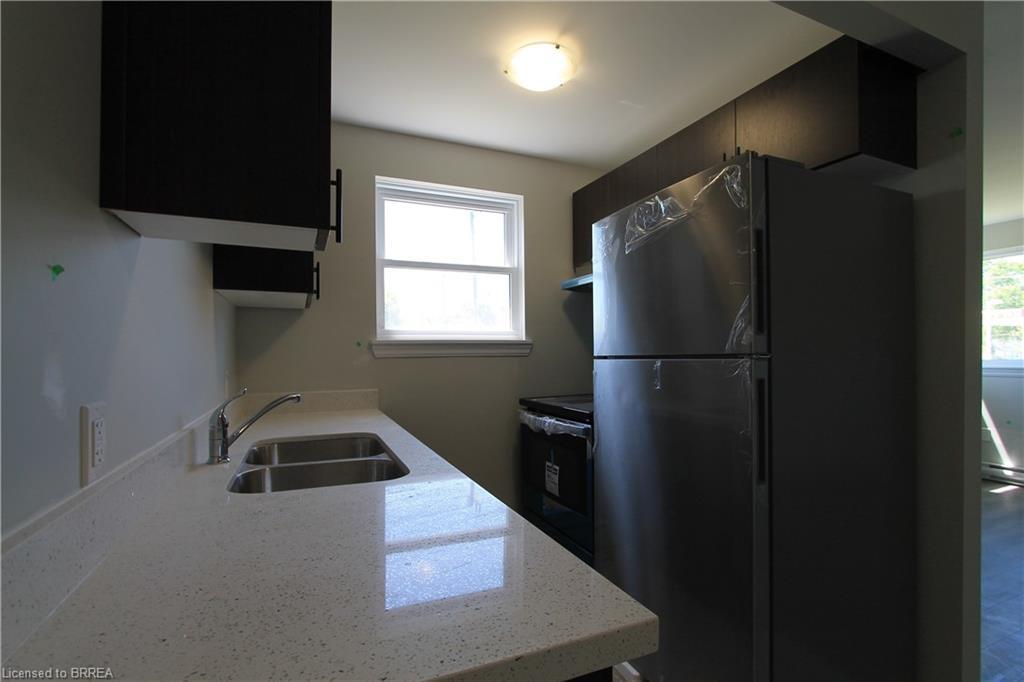 9-116 King Edward Avenue, London, ON - Indoor Photo Showing Kitchen With Double Sink