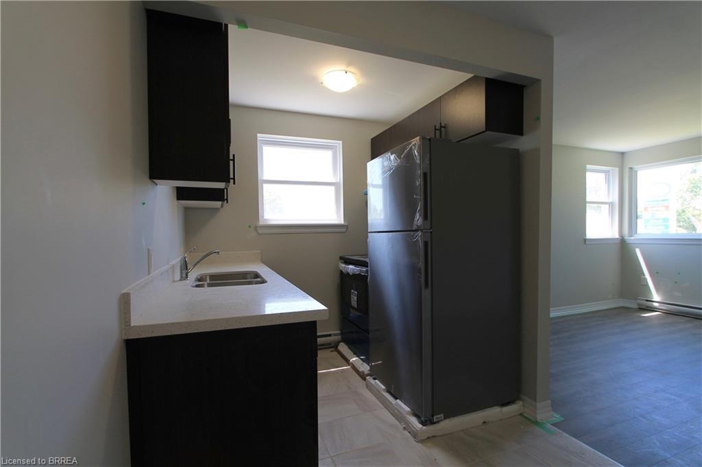 10-116 King Edward Avenue, London, ON - Indoor Photo Showing Kitchen With Double Sink