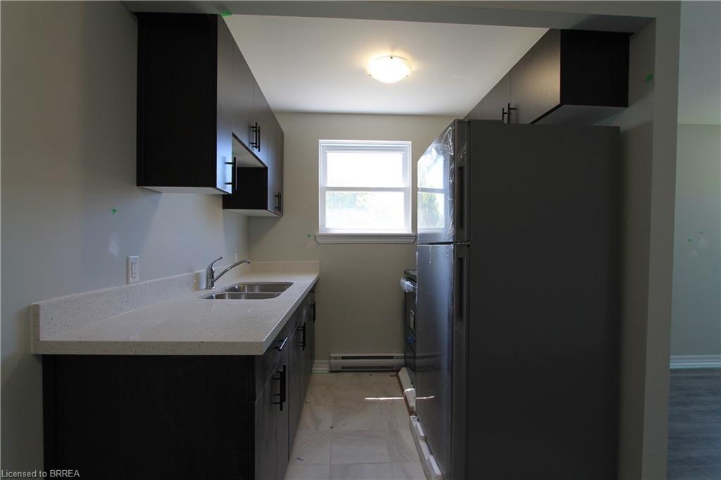 10-116 King Edward Avenue, London, ON - Indoor Photo Showing Kitchen With Double Sink
