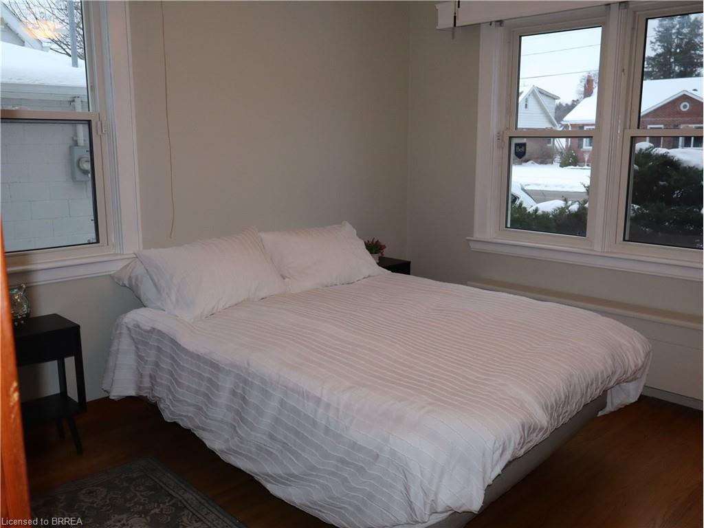 117 Queensway Drive, Brantford, ON - Indoor Photo Showing Bedroom