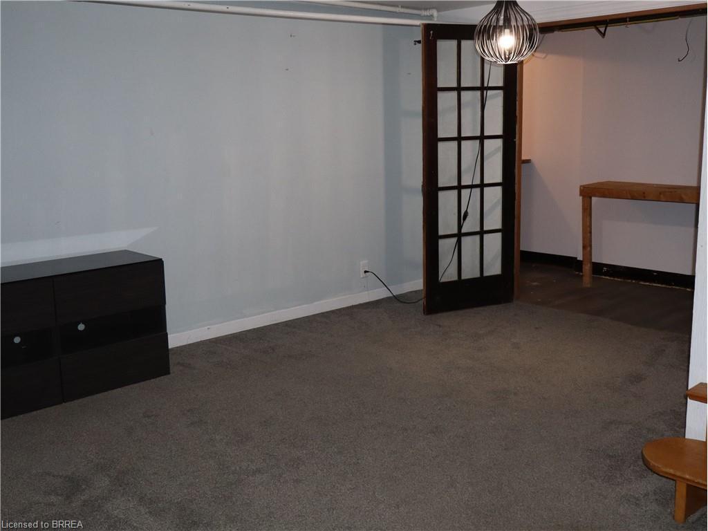 117 Queensway Drive, Brantford, ON - Indoor Photo Showing Other Room