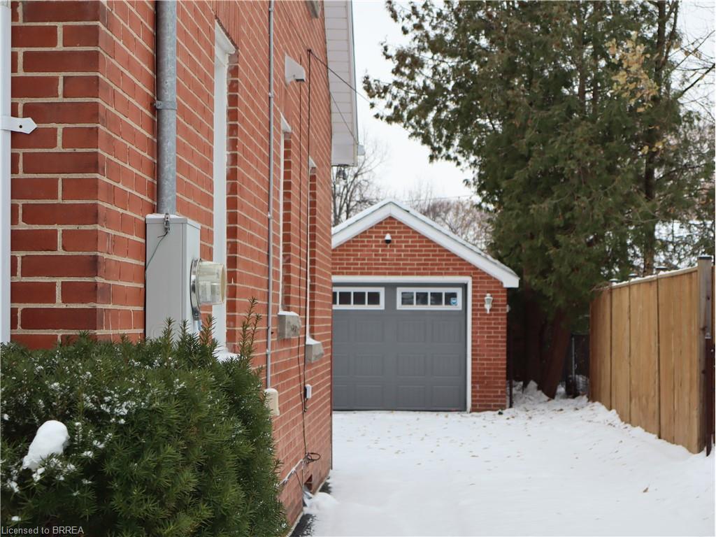 117 Queensway Drive, Brantford, ON - Outdoor