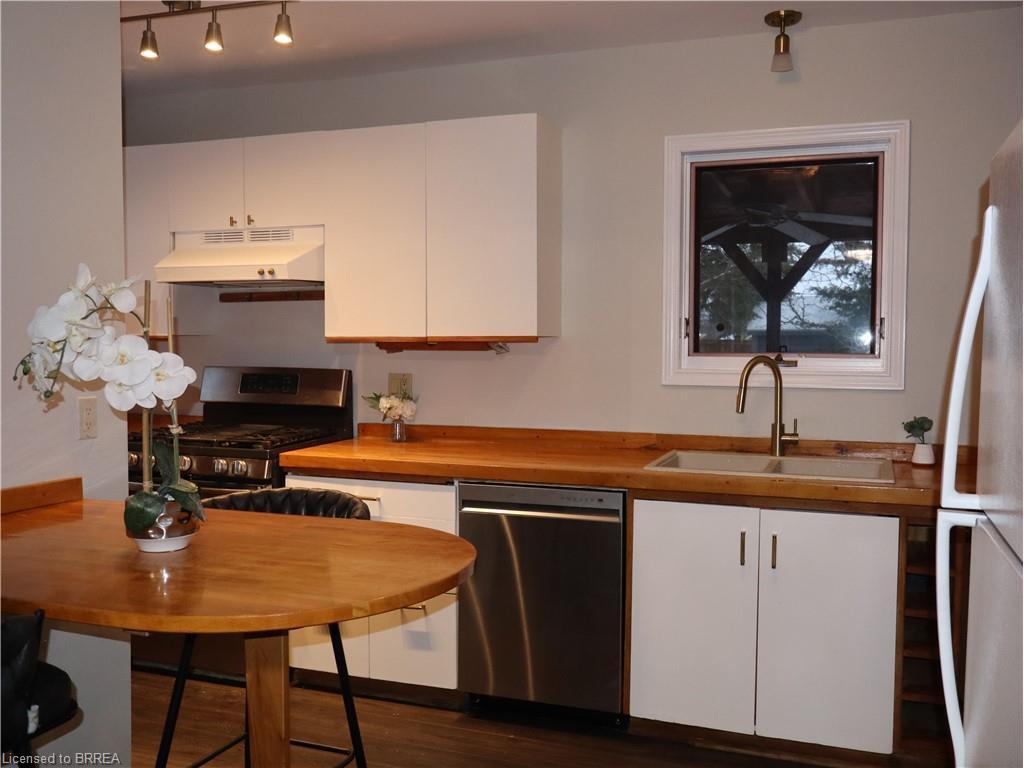 117 Queensway Drive, Brantford, ON - Indoor